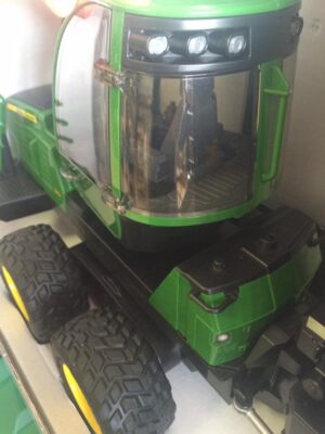 BRUDER firmos MIŠKOVEŽIS John Deere 1210E su priekaba, 02133