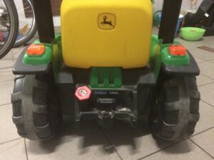 John Deere Peg Perego elektromobilio galiniai ratai (kairė)