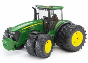 BRUDER žaislinis mini traktorius John Deere 7930 su dvigubomis padangomis, 03052